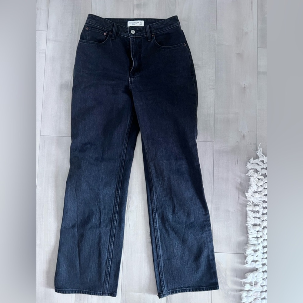 LIKE NEW Abercrombie 90s relaxed high rise curve love Black Denim Jeans